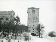 starší foto kostela a zvonice
