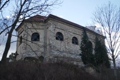 pohled zezadu zleva
