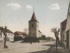 náves s kostelem
