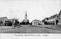 dobová pohlednice vsi s kostelem