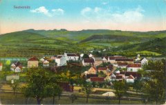 dobová pohlednice vsi s kostelem