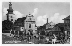 kostel na dobové pohlednici