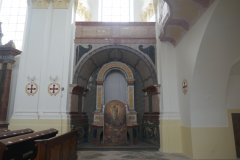 pohled do interiéru - boční kaple