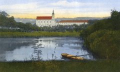 dobová pohlednice s motivem kostela
