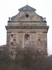průčelí kostela