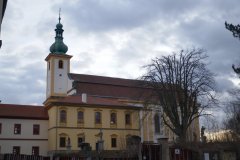 pohled zezadu zleva