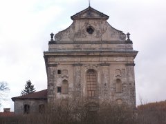 průčelí kostela