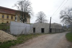 čelní stěna sklepů