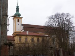 pohled zezadu zleva
