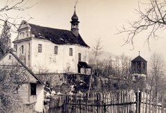 starší foto kostela a zvonice