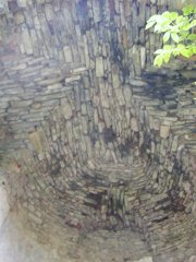 pohled do interiéru - klenba nad presbytářem