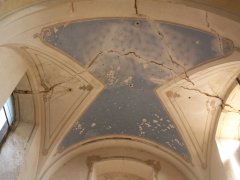 pohled do interiéru - klenba presbytáře