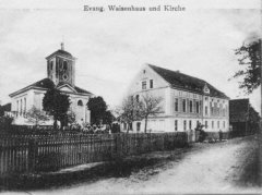 dobová pohlednice s motivem kostela