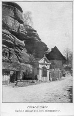 kaple na dobové pohlednici