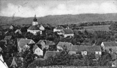 dobová pohlednice města s kostelem - výřez