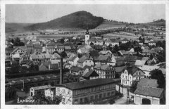 dobová pohlednice města s kostelem