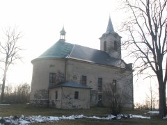 pohled zezadu zleva - oprava střechy presbytáře