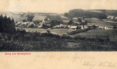 dobová pohlednice vsi s kostelem
