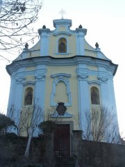 průčelí kostela