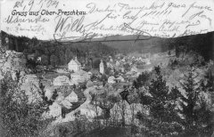 dobová pohlednice vsi s kostelem a zvonicí