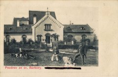 kostel na dobové pohlednici (za myslivnou)