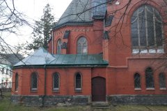 pohled zleva - nová střecha na přístavku