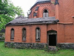 chátrající kostel