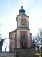 průčelí kostela
