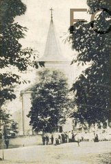 výřez exteriéru kostela z předchozí pohlednice