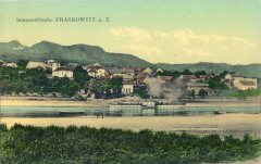 dobová pohlednice vsi s kostelem