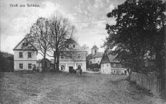 dobová pohlednice vsi s kostelem