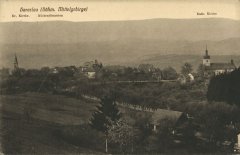 dobová pohlednice vsi s kostelem (vlevo)