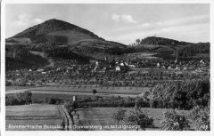 dobová pohlednice vsi s kostelem (vpravo)