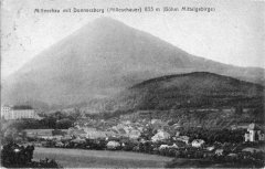 dobová pohlednice vsi s kostelem (zcela vpravo)