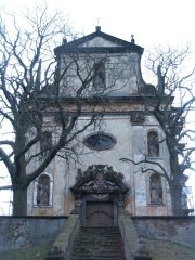 průčelí kostela