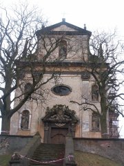 průčelí kostela