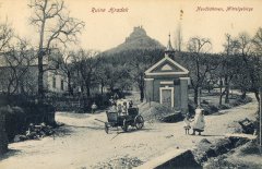 dobová pohlednice vsi s kaplí