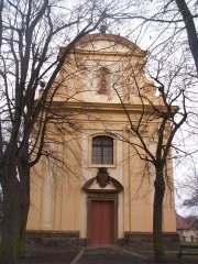 průčelí kostela