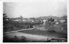 dobová pohlednice vsi s kostelem