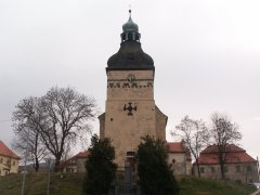 průčelí kostela