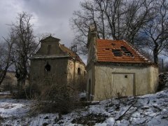 kaple s kostelem