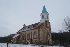 pohled zepředu zleva - opravené střechy