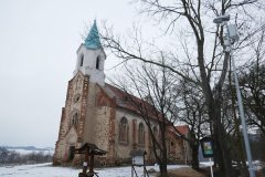 pohled zepředu zprava - opravené střechy