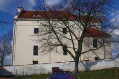 pohled zprava