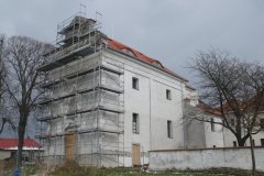 pohled zepředu zprava - oprava fasády