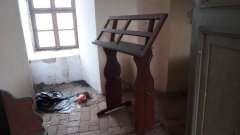 pohled do interiéru - držák na noty na kůru