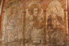 interiér kostela s malbam pravděpodobně z první poloviny 14. století