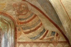 interiér kostela s malbam pravděpodobně z první poloviny 14. století