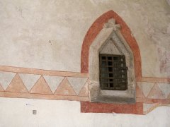 interiér kostela s malbam pravděpodobně z první poloviny 14. století
