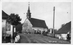 kostel na dobové pohlednici